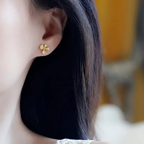 Gold_Flower_Stud_Earrings_For_Women